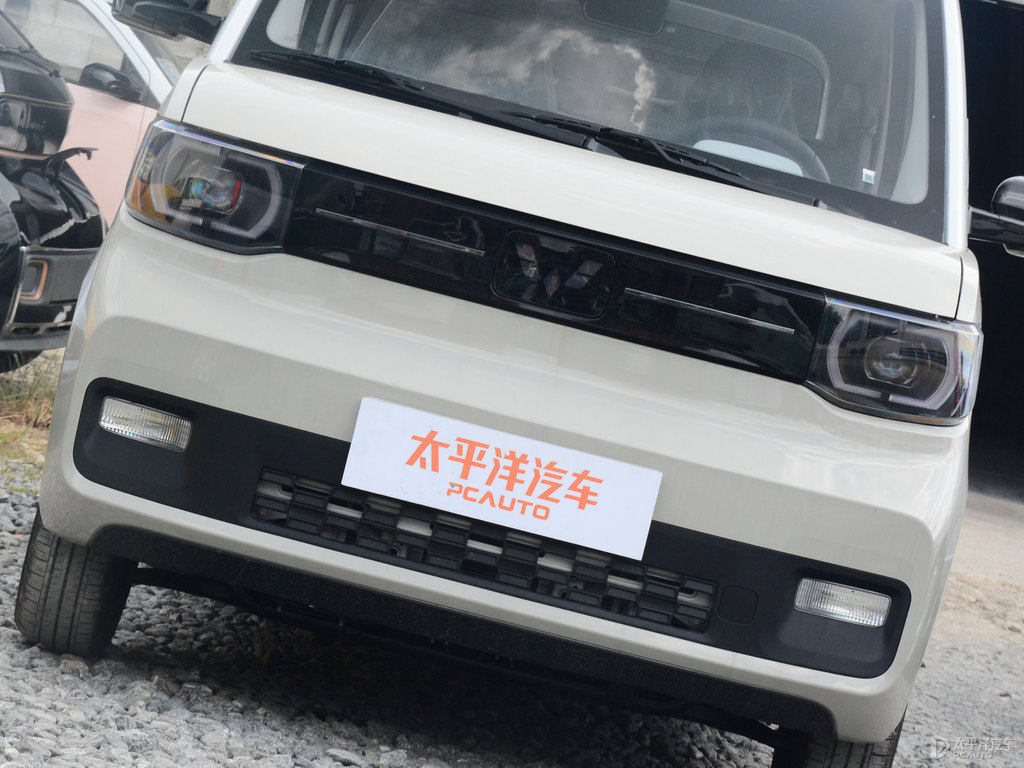 白色+生椰白宏光MINIEV車頭外觀圖片