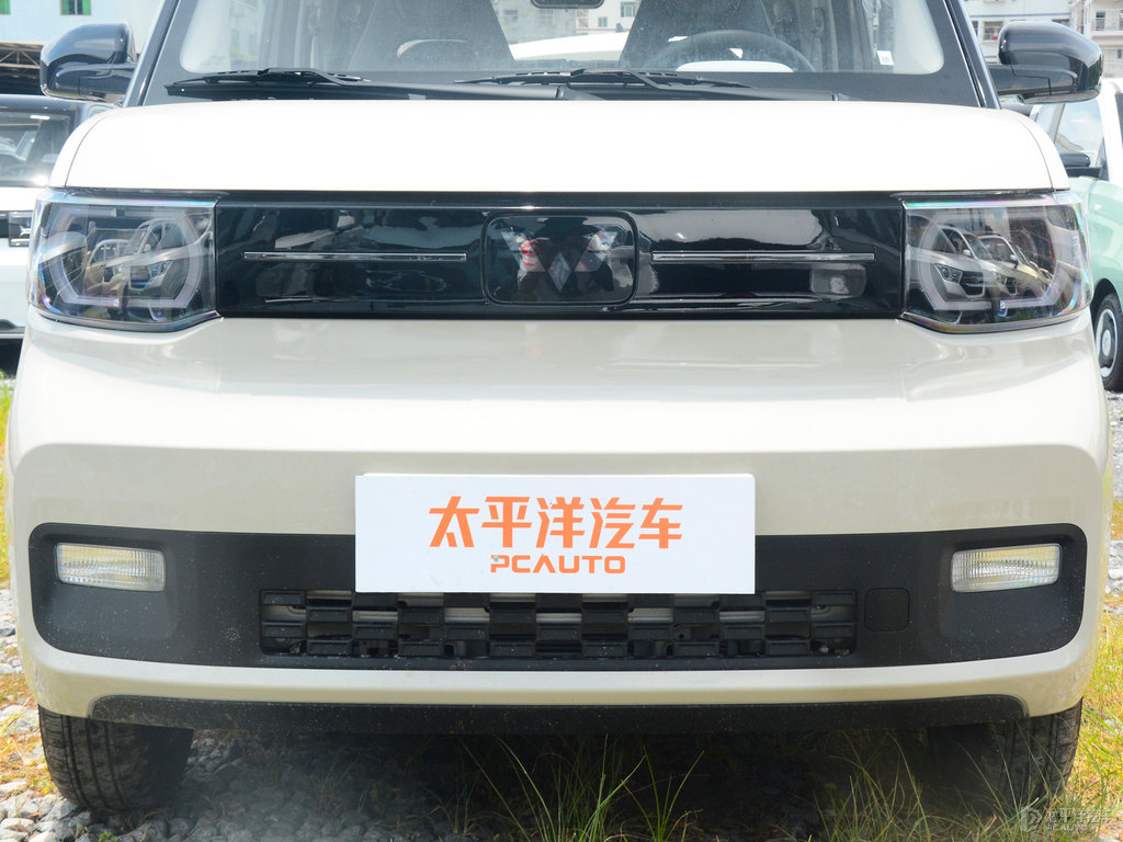 黑色+生椰白宏光MINIEV車頭外觀圖片