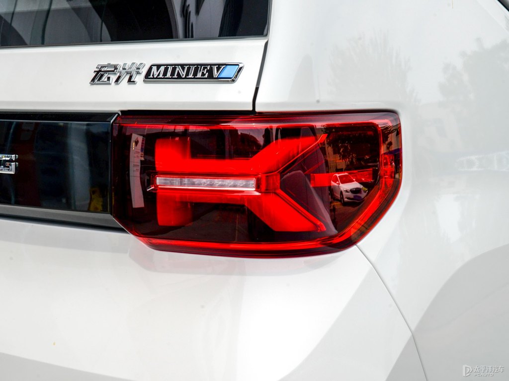 派對(duì)甜心(米)宏光MINIEV車尾外觀圖片