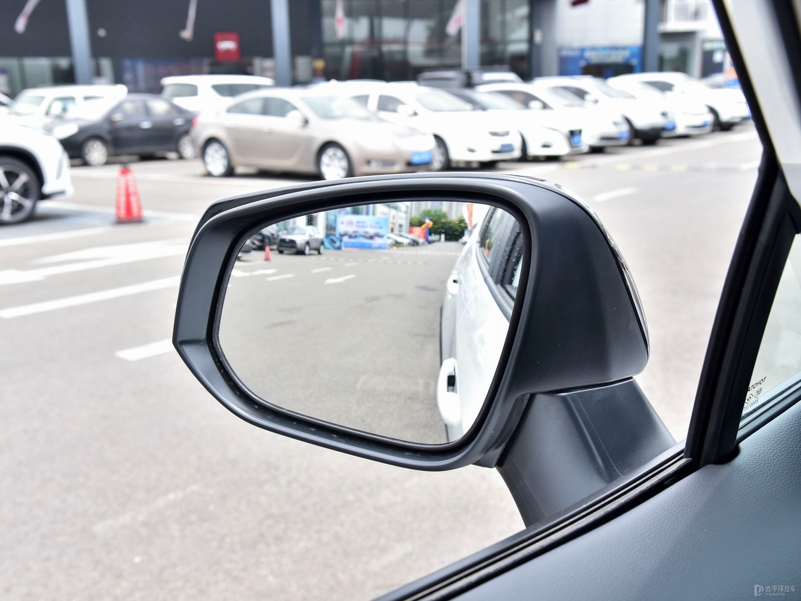 RAV4榮放外觀高清大圖