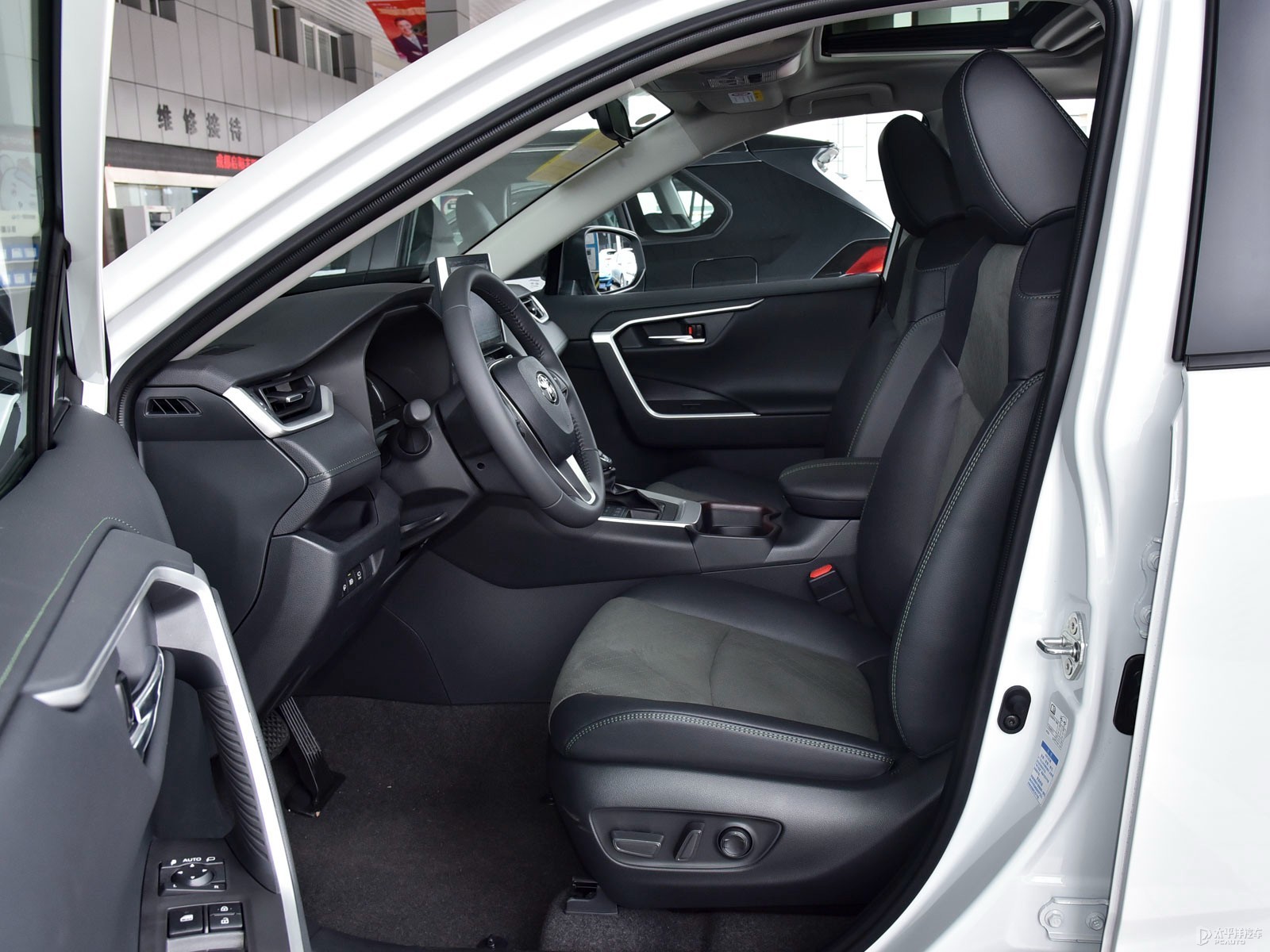 RAV4榮放空間高清大圖
