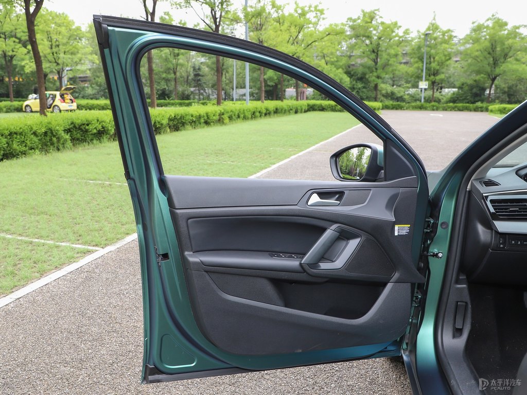 標(biāo)致408車廂內(nèi)飾圖片