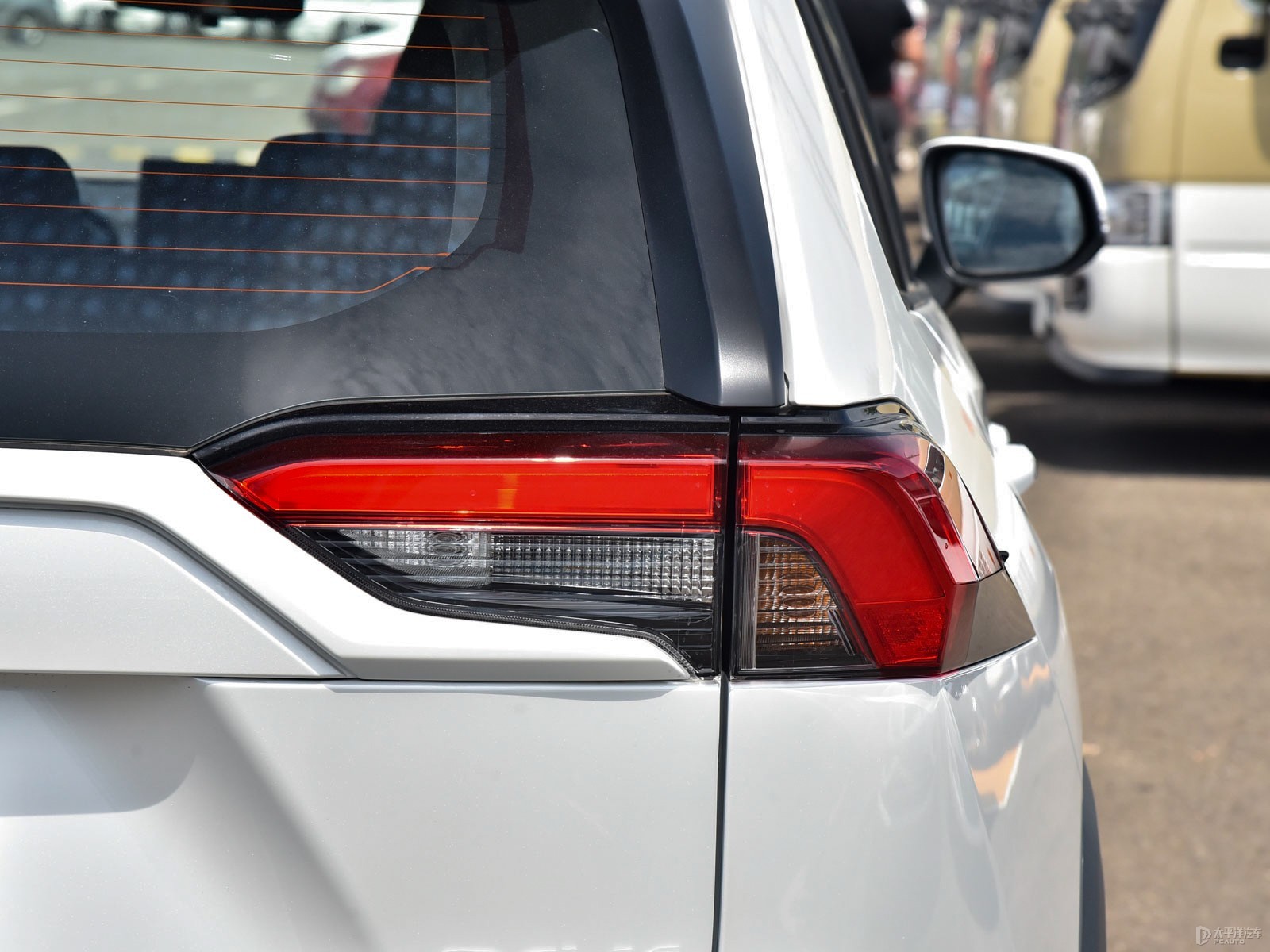 RAV4榮放外觀高清大圖