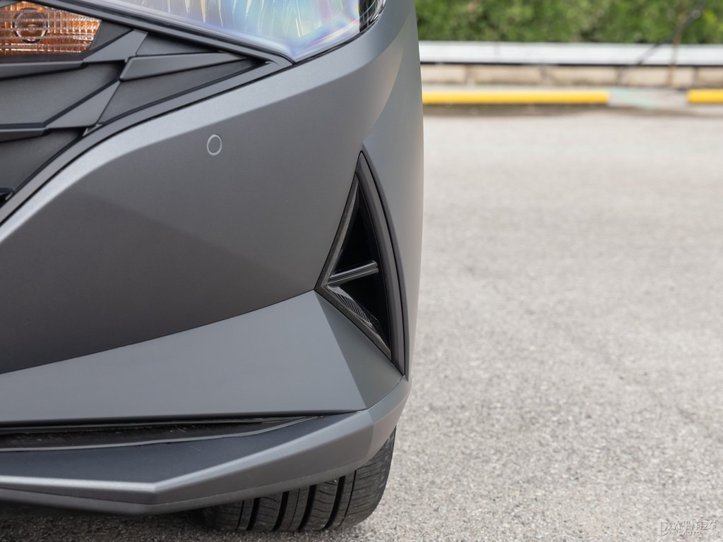 鈦金灰伊蘭特車(chē)頭外觀圖片
