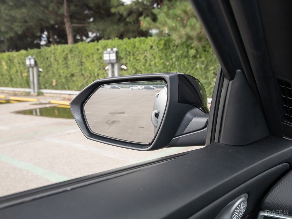 鈦金灰伊蘭特車(chē)身外觀圖片