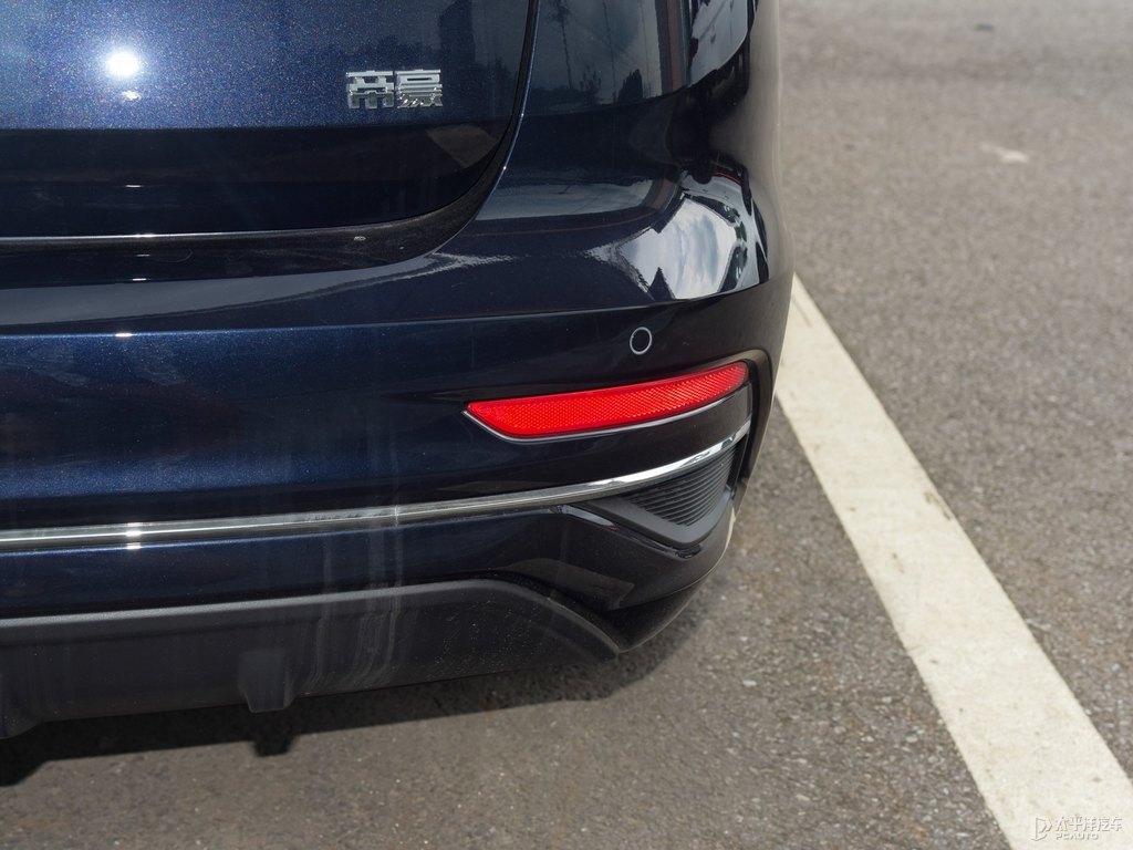 月影藍(lán)新帝豪車(chē)尾外觀圖片