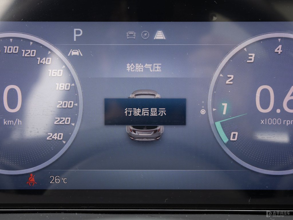 鈦金灰途勝L中控內(nèi)飾圖片