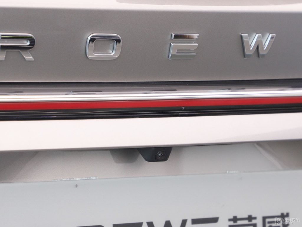 絲絨銀榮威RX5車尾外觀圖片
