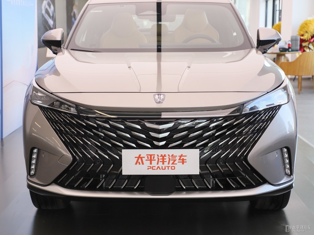 絲絨銀榮威RX5車頭外觀圖片