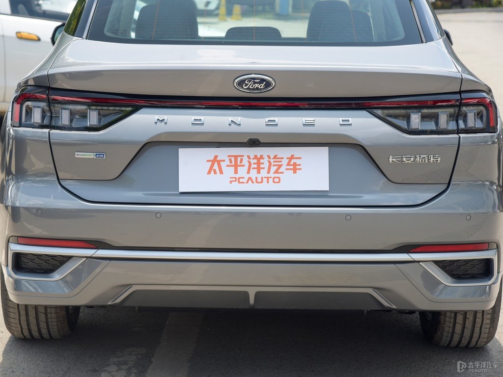 黑色+霓裳灰蒙迪歐車尾外觀圖片