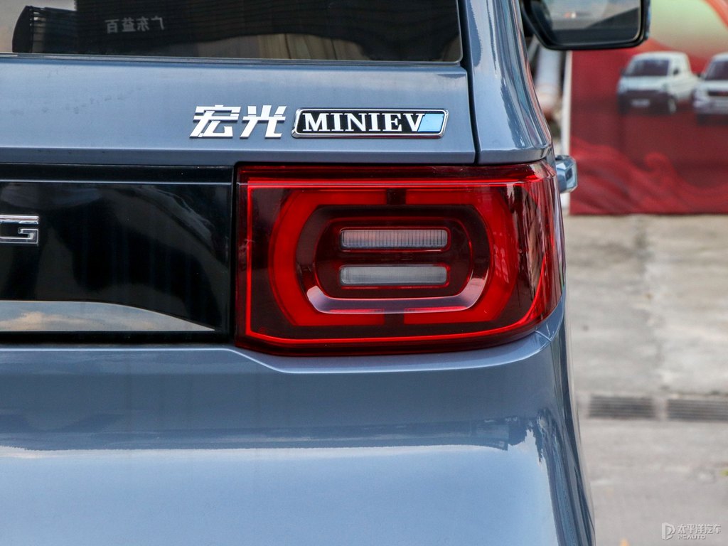 黑色+梅洛藍(lán)宏光MINIEV車尾外觀圖片