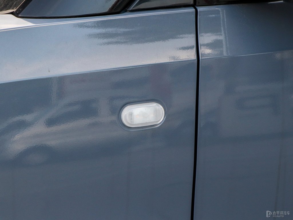 黑色+梅洛藍宏光MINIEV車身外觀圖片