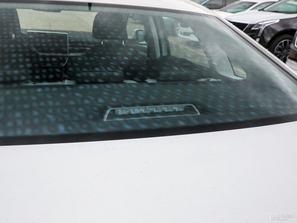 珠光白速騰車尾外觀圖片