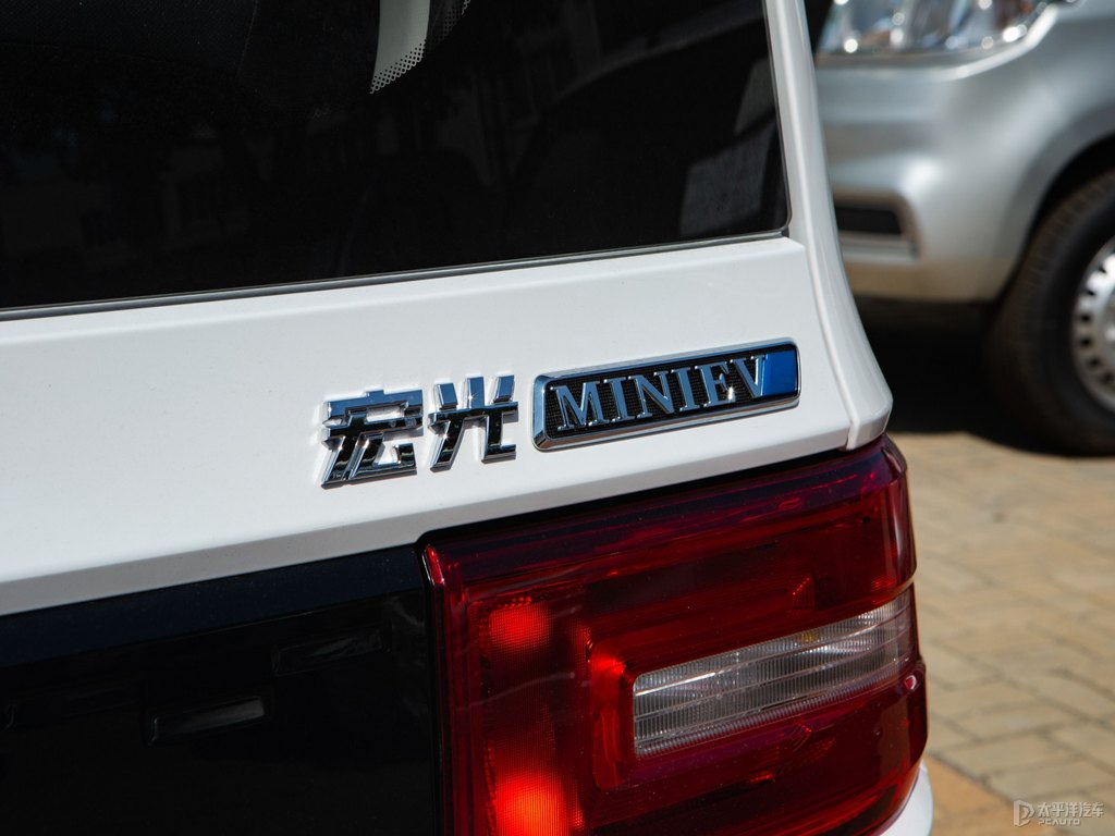 星云白宏光MINIEV車尾外觀圖片
