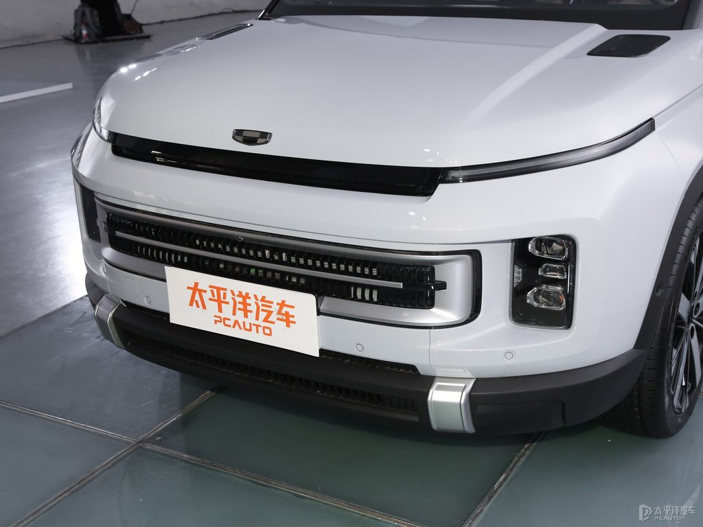 純享白吉利ICON車頭外觀圖片
