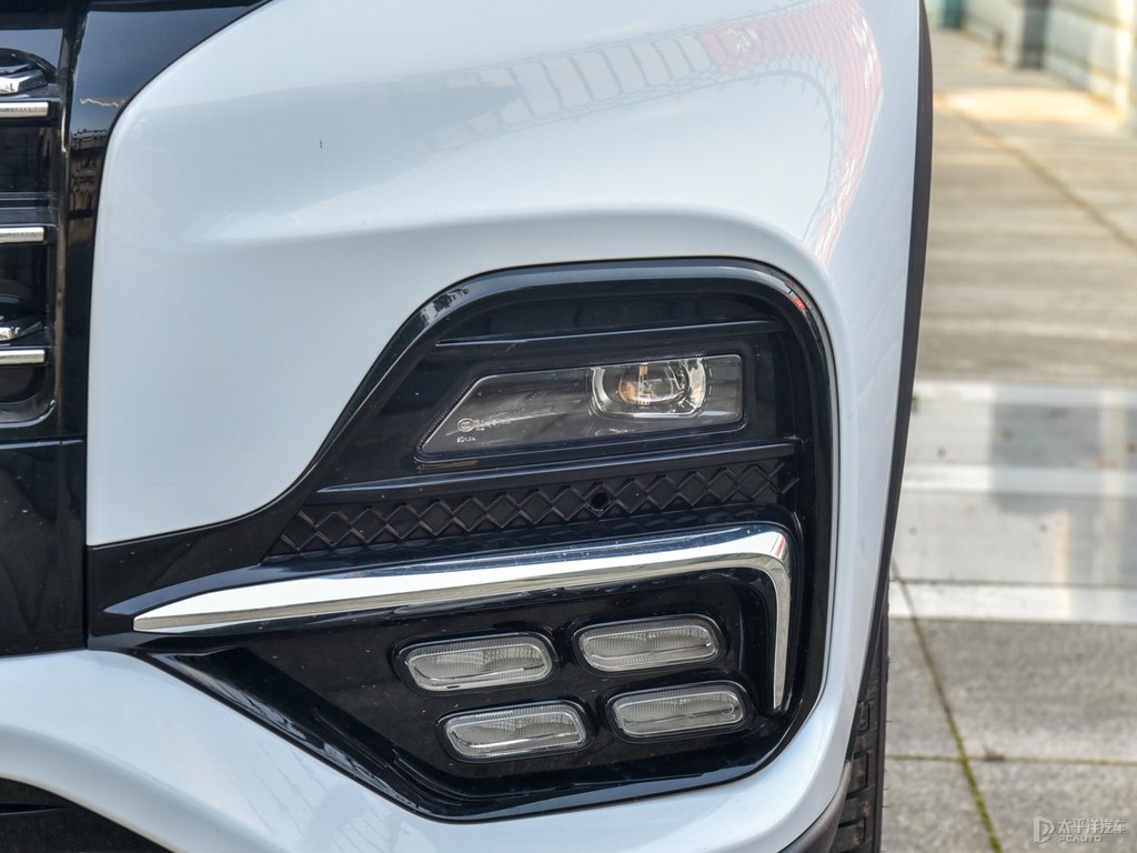 珍珠白瑞虎8車頭外觀圖片