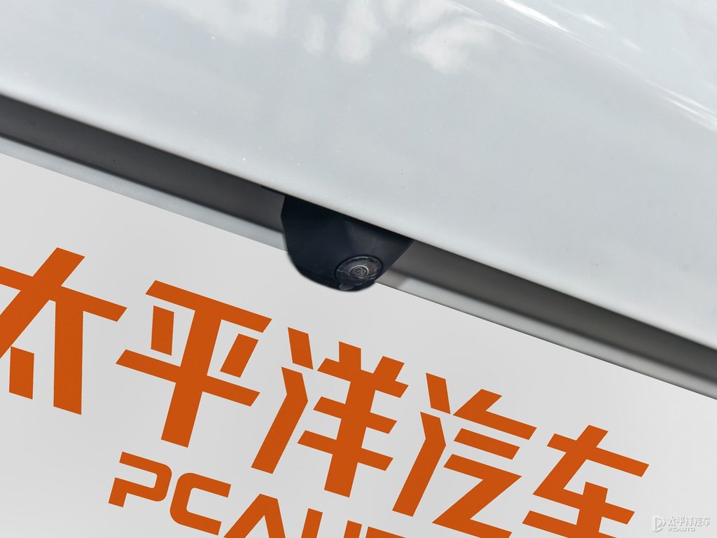 珍珠白瑞虎8車尾外觀圖片