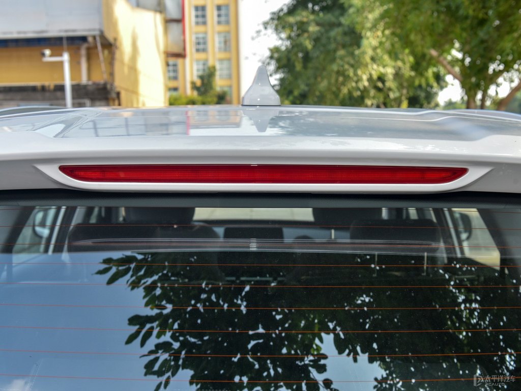 珍珠白瑞虎8車尾外觀圖片