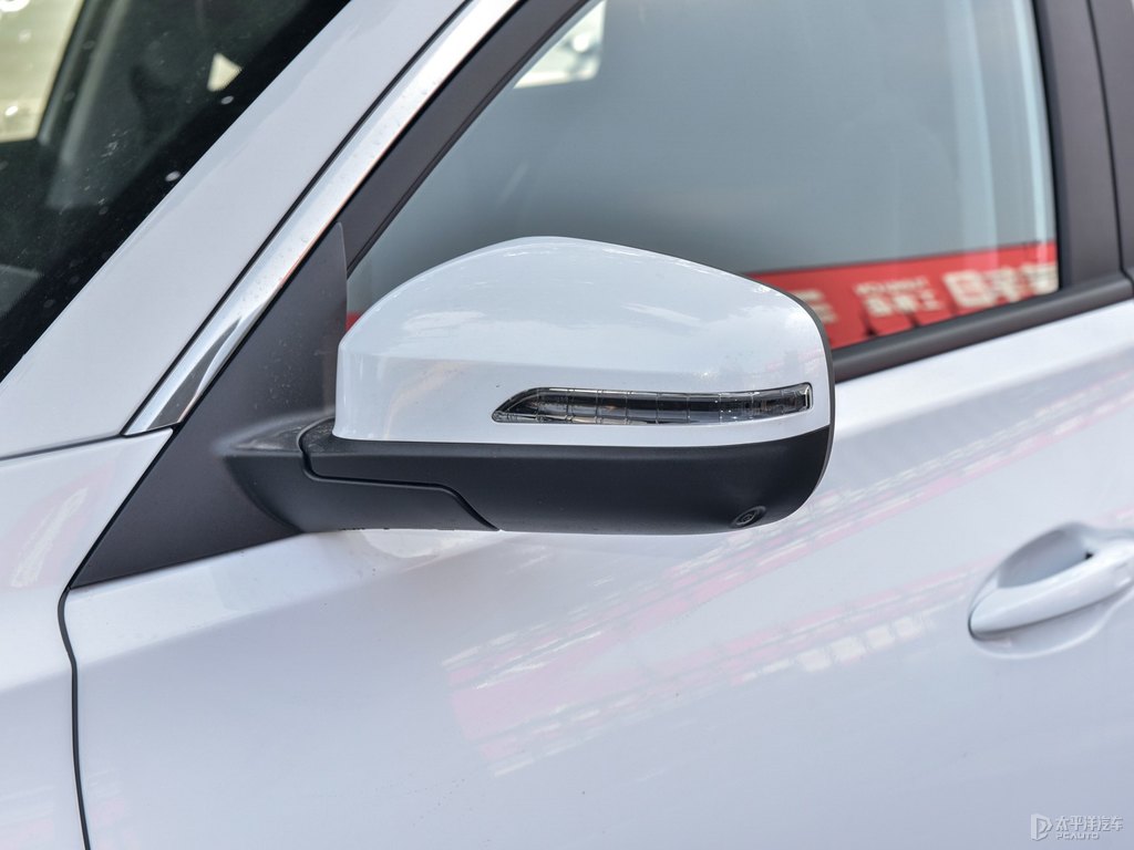 珍珠白瑞虎8車身外觀圖片