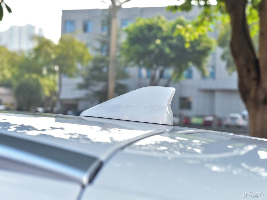 珍珠白瑞虎8車身外觀圖片