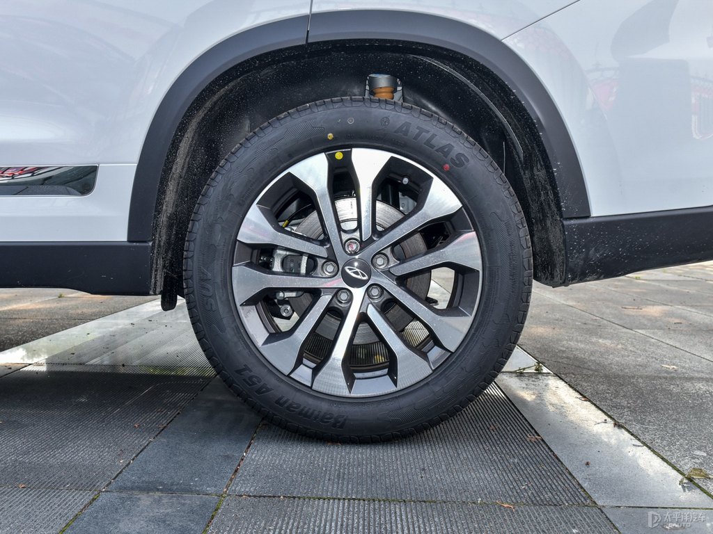 珍珠白瑞虎8車(chē)身外觀圖片