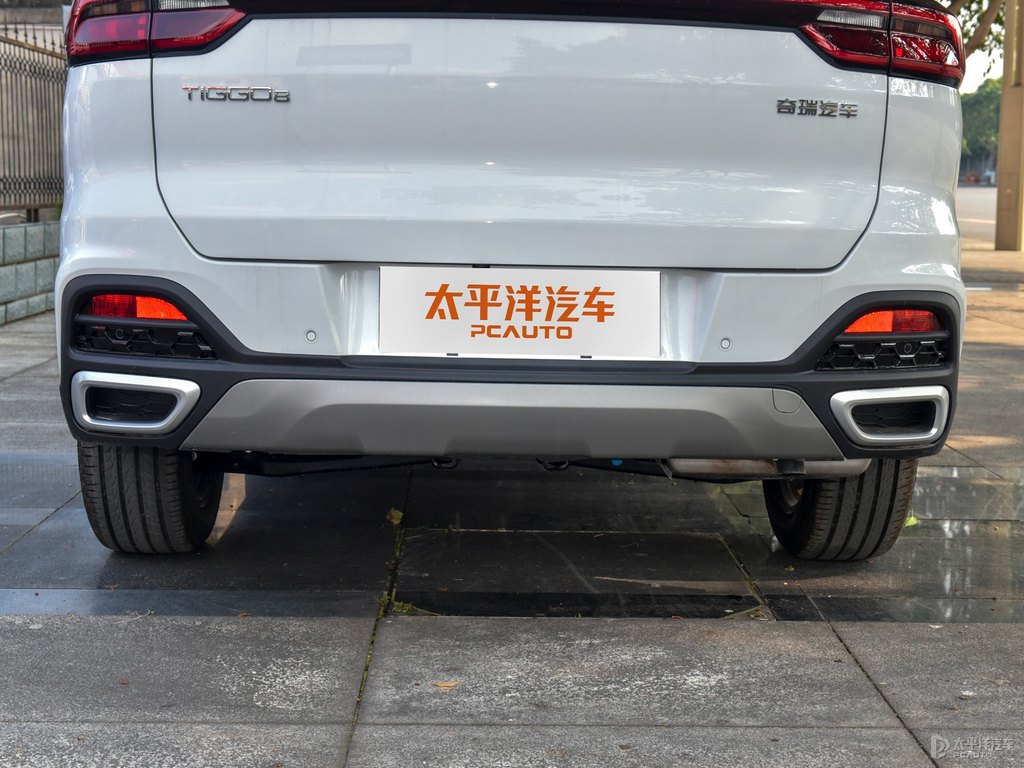 珍珠白瑞虎8車尾外觀圖片