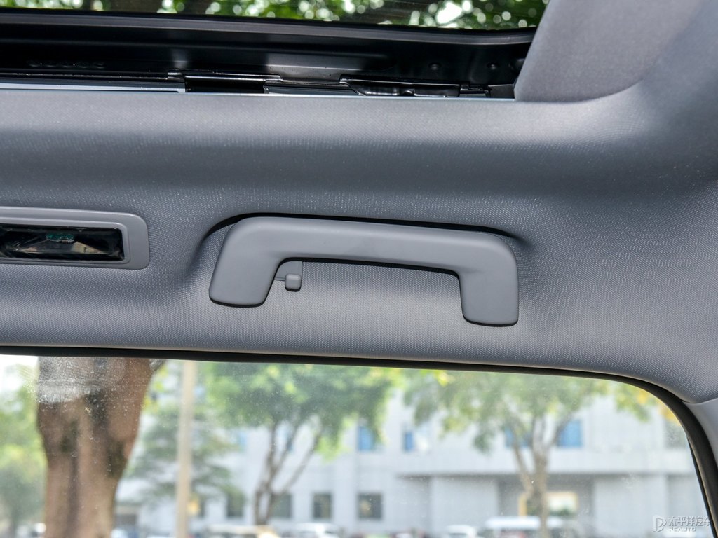 珍珠白瑞虎8車(chē)廂內(nèi)飾圖片