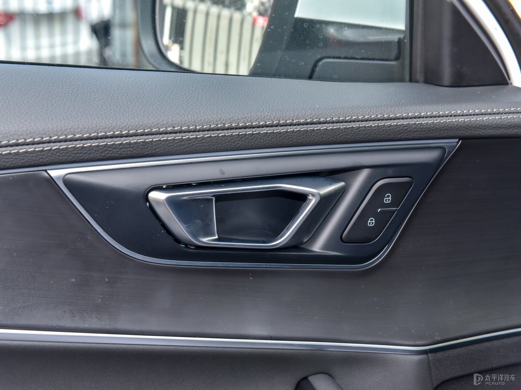珍珠白瑞虎8車廂內(nèi)飾圖片
