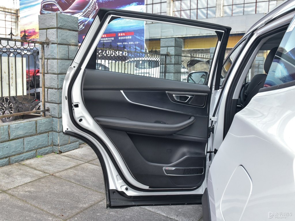 珍珠白瑞虎8車廂內(nèi)飾圖片