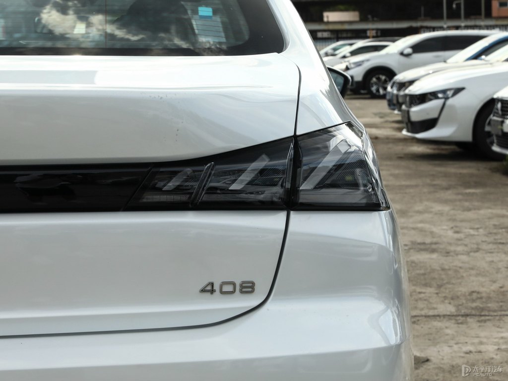 珠光白標(biāo)致408車尾外觀圖片