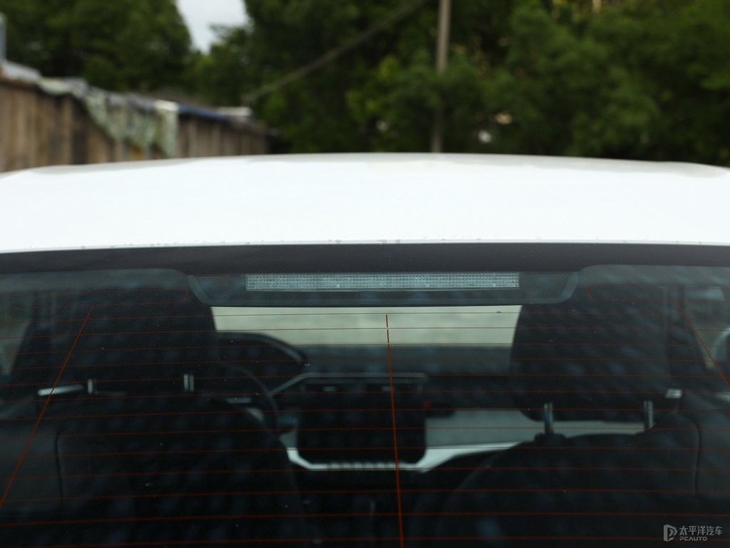 珠光白標(biāo)致408車尾外觀圖片