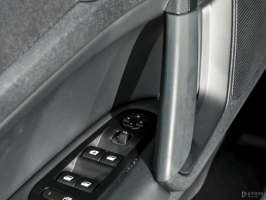 珠光白標(biāo)致408車廂內(nèi)飾圖片