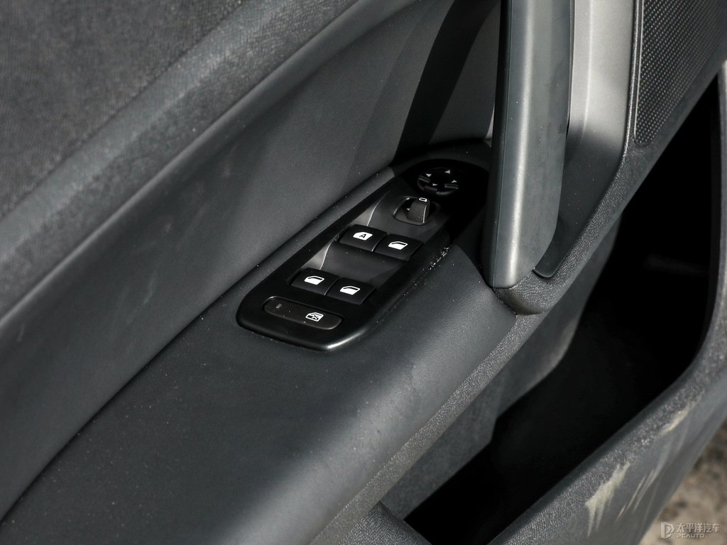 珠光白標(biāo)致408車(chē)廂內(nèi)飾圖片