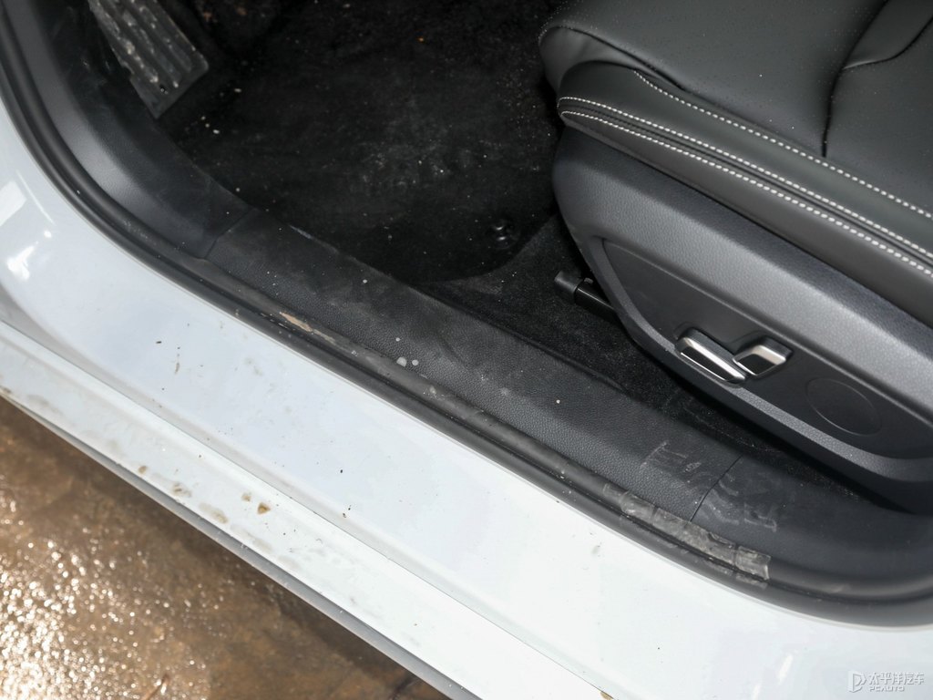 冰晶白星瑞車廂內(nèi)飾圖片