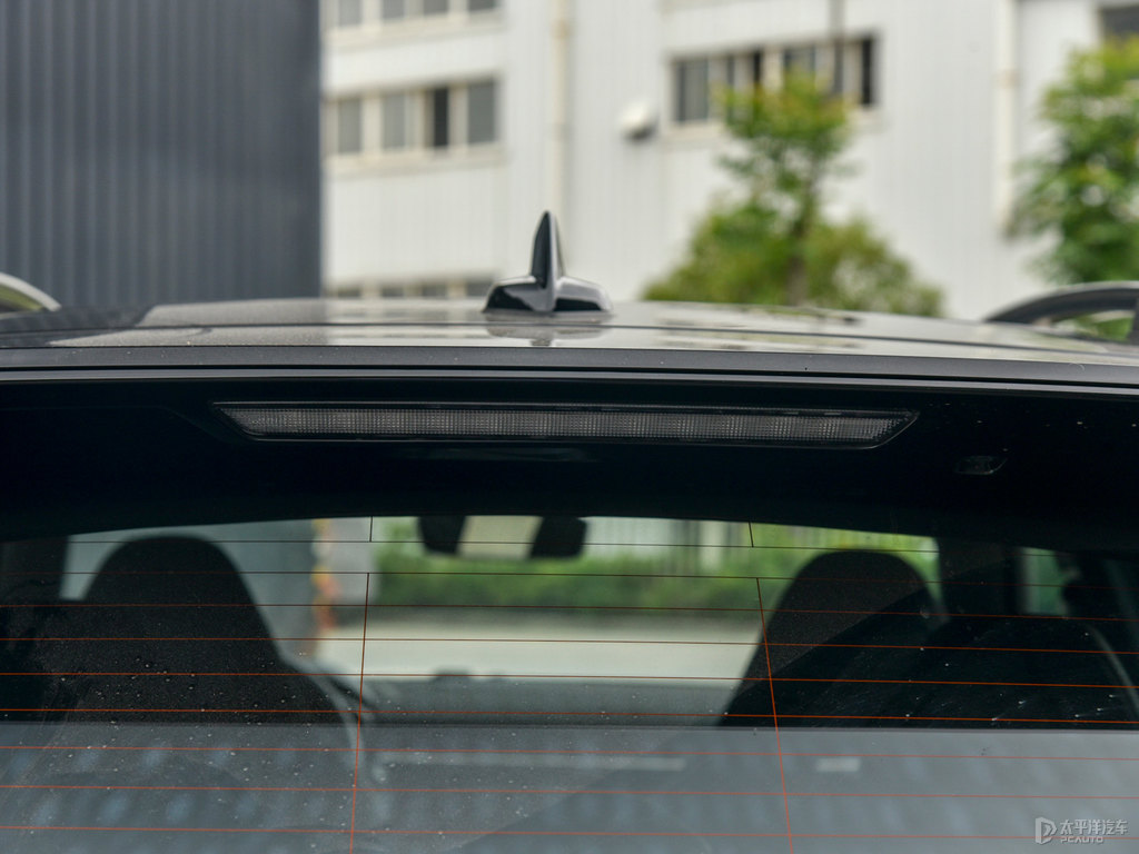 暮云灰領(lǐng)克01車尾外觀圖片