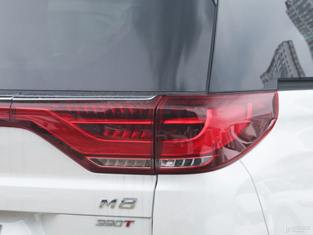 珍珠白傳祺M8車尾外觀圖片