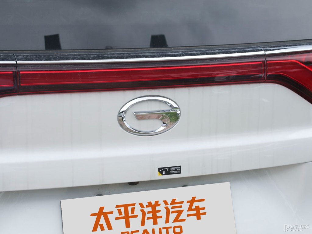 珍珠白傳祺M8車尾外觀圖片