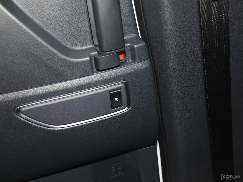 珍珠白傳祺M8車廂內(nèi)飾圖片