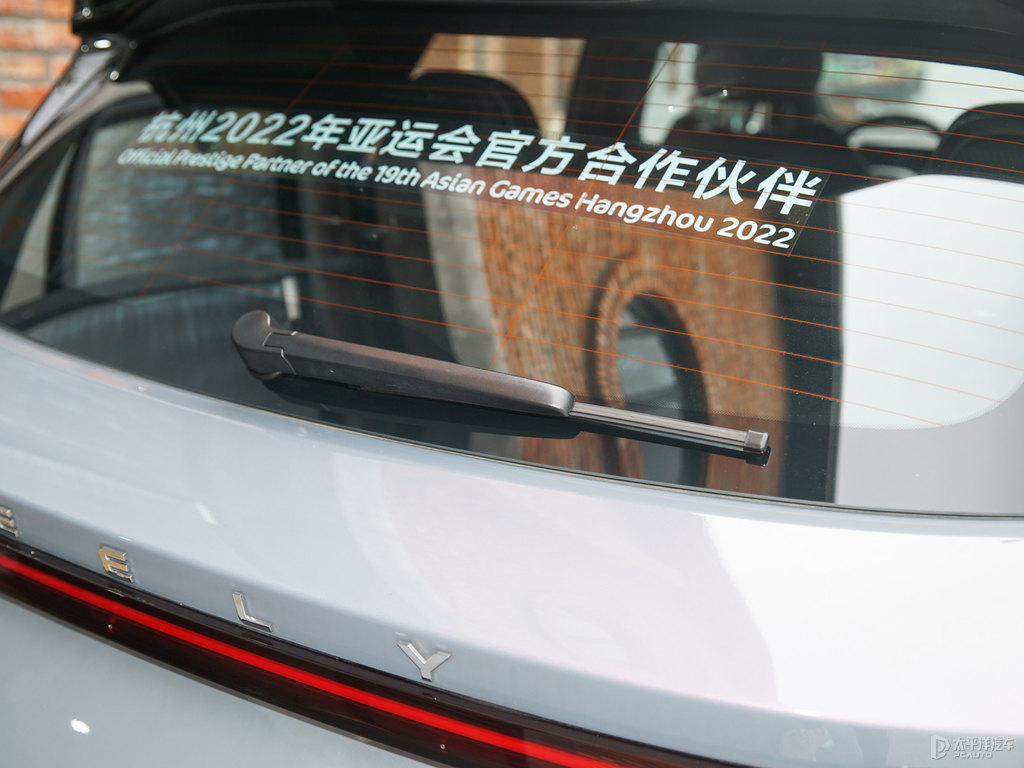 黑色+變色龍繽越車尾外觀圖片