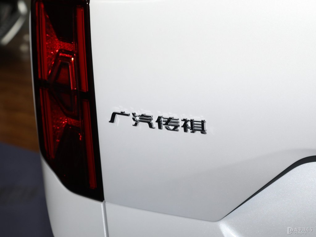 刃影白傳祺GS8車尾外觀圖片