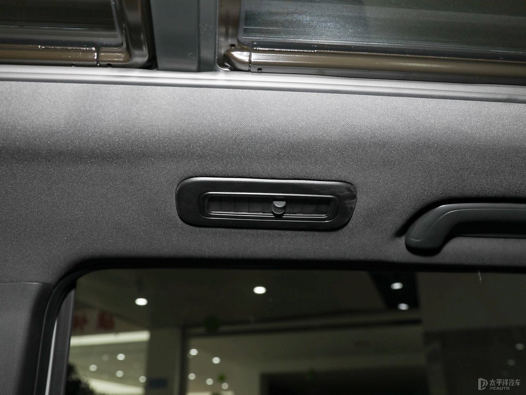 刃影白傳祺GS8車廂內(nèi)飾圖片