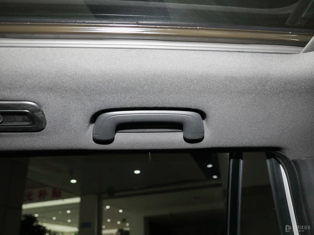 刃影白傳祺GS8車廂內(nèi)飾圖片