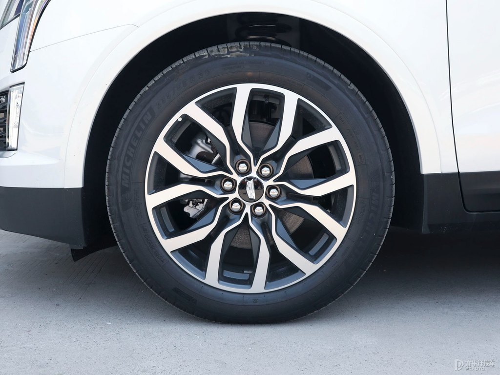 鉆白凱迪拉克XT5車身外觀圖片