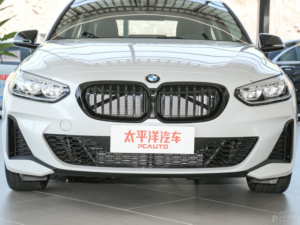 礦石白寶馬1系車頭外觀圖片