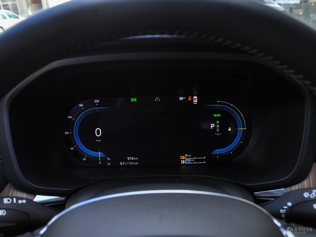 水晶白沃爾沃XC60新能源中控內(nèi)飾圖片
