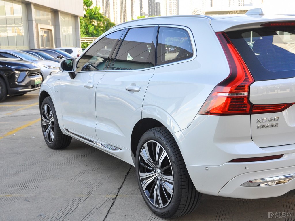 水晶白沃爾沃XC60新能源車身外觀圖片