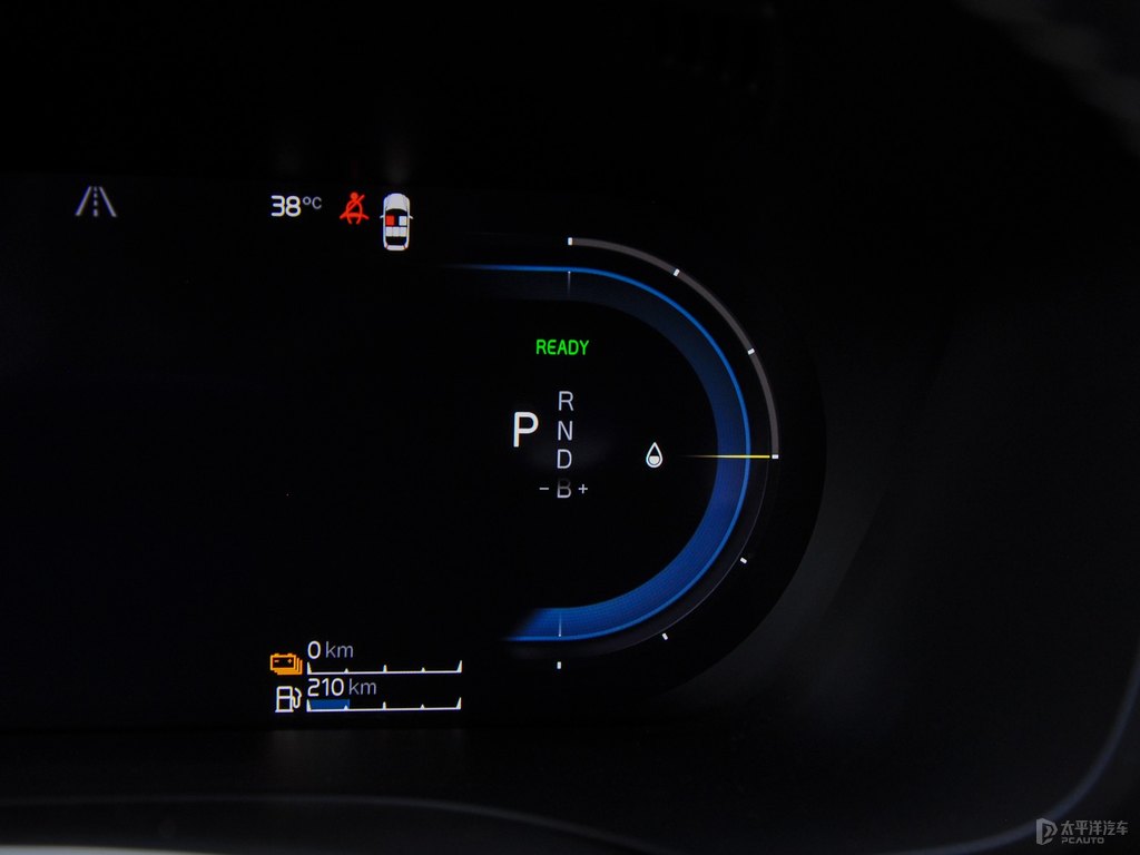 水晶白沃爾沃XC60新能源中控內(nèi)飾圖片