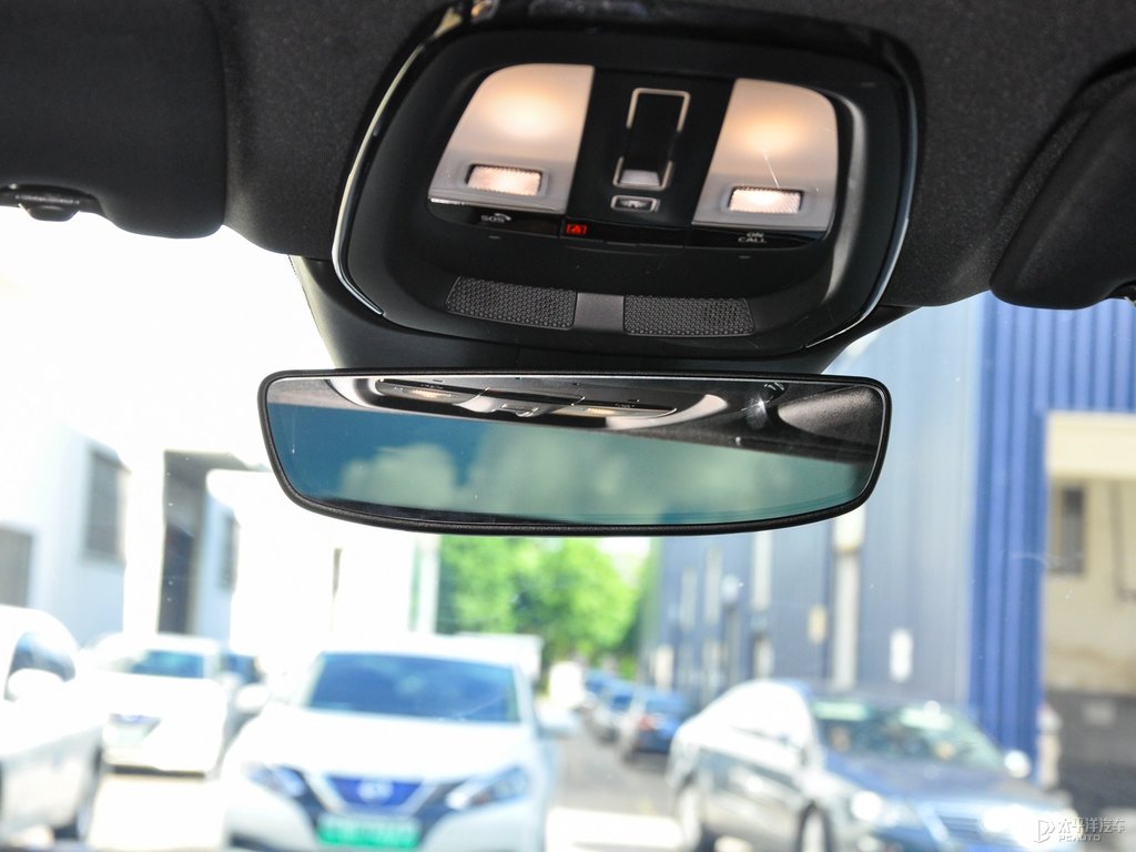 水晶白沃爾沃XC60新能源車(chē)廂內(nèi)飾圖片
