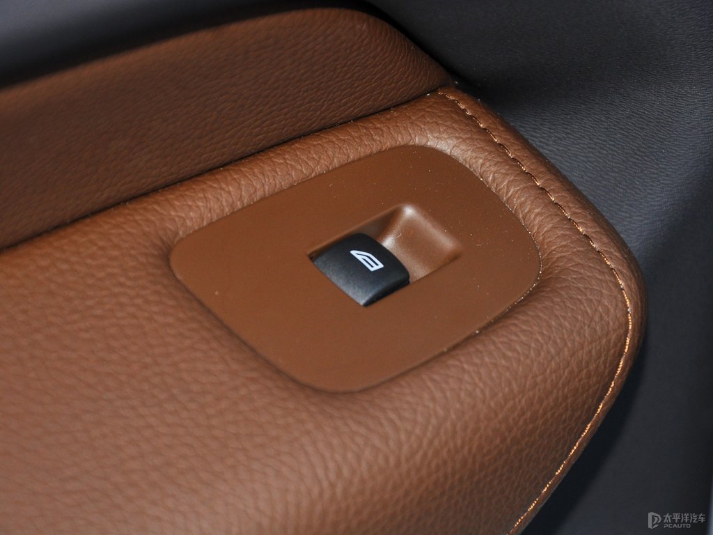 水晶白沃爾沃XC60新能源車廂內飾圖片