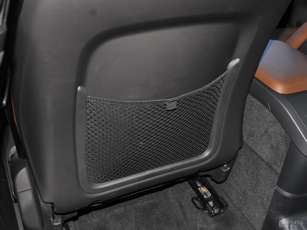 水晶白沃爾沃XC60新能源儲物空間空間圖片
